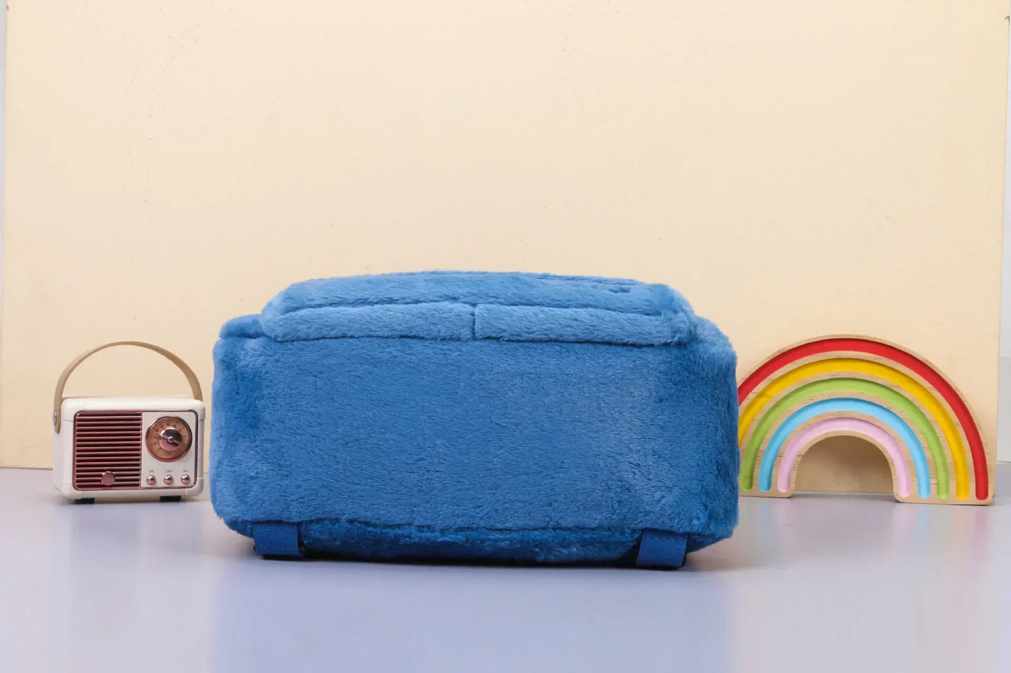 MOCHILA DE PELÚCIA COM ESTAMPA DE DESENHO ANIMADO