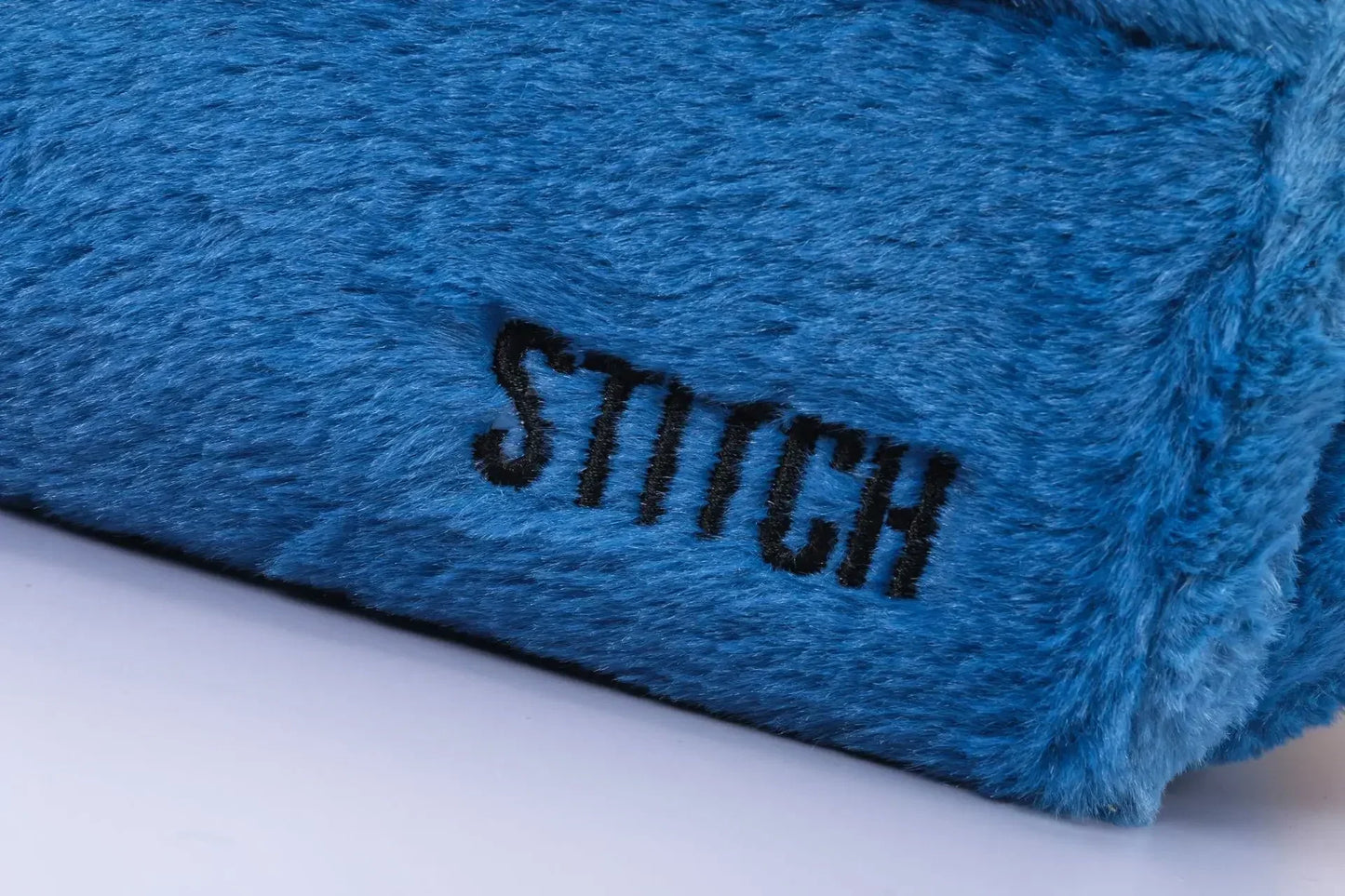 MOCHILA DE PELÚCIA  COM ESTAMPA DE DESENHO ANIMADO